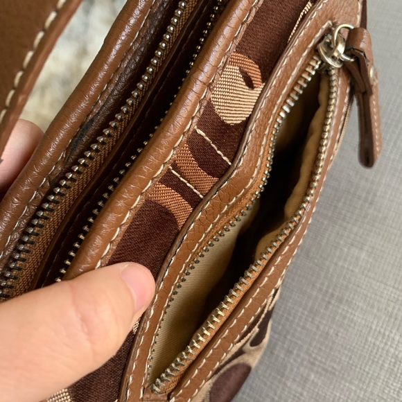 Coach signature small brown swinger bag - Picture 6 of 10